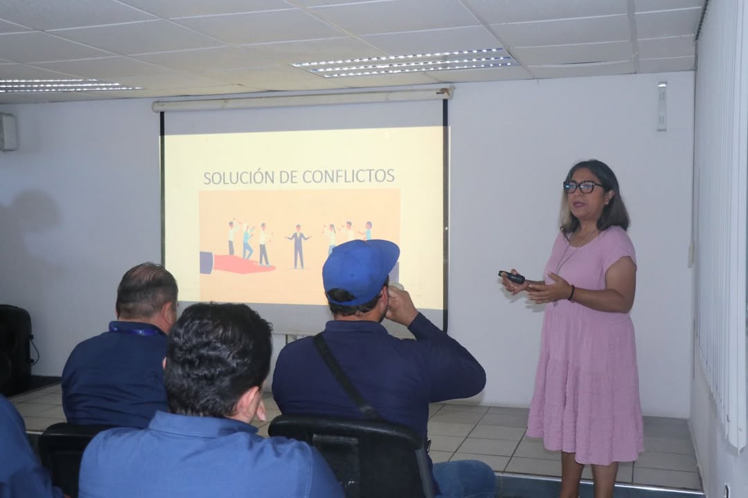 *Personal de JUMAPAM participa en el curso “Solución de conflictos”* *Personal de JUMAPAM participa en el curso “Solución de conflictos”*