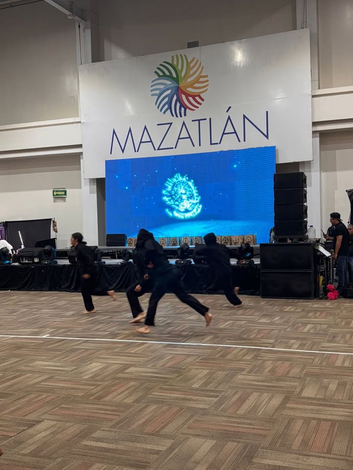 *Pacific Ink: Una fusión de danza, arte y cultura* *Pacific Ink: Una fusión de danza, arte y cultura*