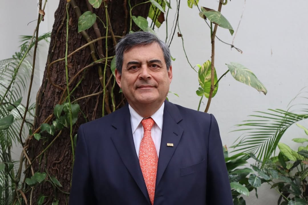 *Para entender a la Santa Sede y a los Papas como actores políticos; conferencia del Dr *Para entender a la Santa Sede y a los Papas como actores políticos; conferencia del Dr