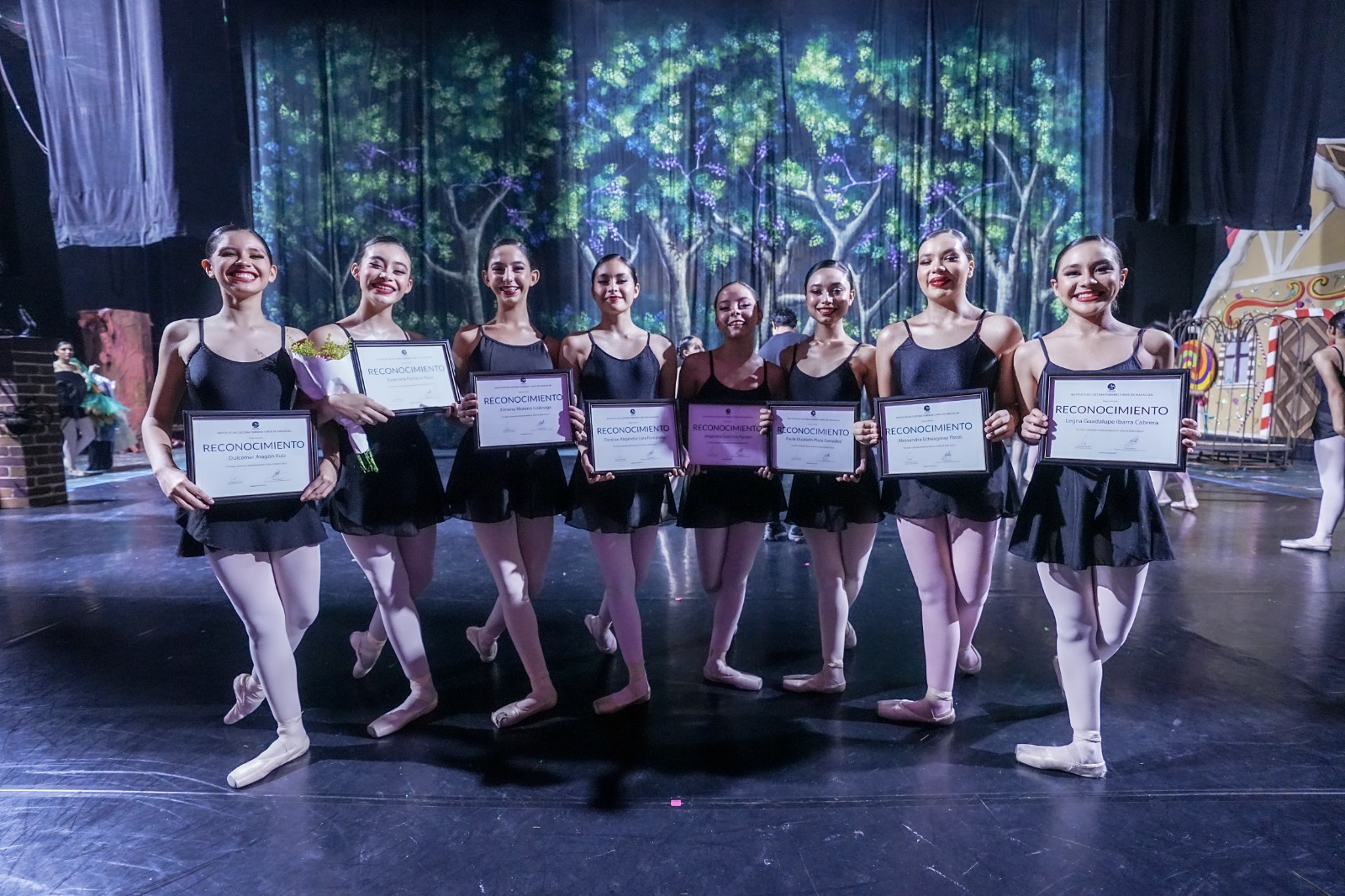 Reconocen el esfuerzo y dedicación de ocho jóvenes bailarinas en Mazatlán* Reconocen el esfuerzo y dedicación de ocho jóvenes bailarinas en Mazatlán*