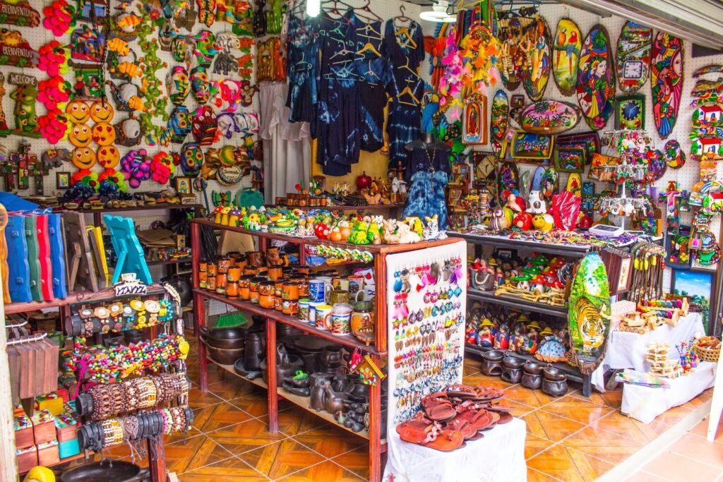 Comerciantes de artesanías frente al Acuario Mazatlán esperan repunte en ventas de un 30% Comerciantes de artesanías frente al Acuario Mazatlán esperan repunte en ventas de un 30%