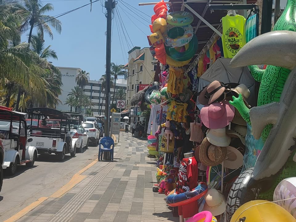 Cruceros turísticos aumentan las ventas hasta un 70% en comercios de la Zona Dorada Cruceros turísticos aumentan las ventas hasta un 70% en comercios de la Zona Dorada