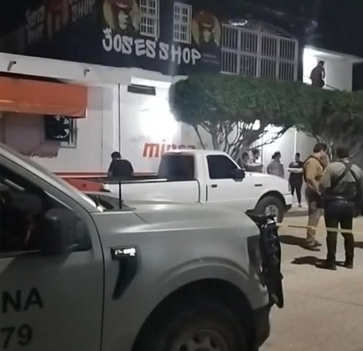 A B4L4Z0S M4T4N A UN HOMBRE EN LA FRANCISCO VILLA