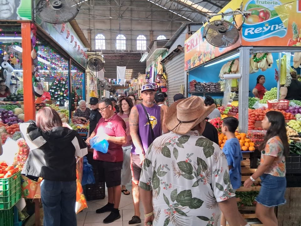 Incrementan compras en víspera de Nochebuena en Mazatlán